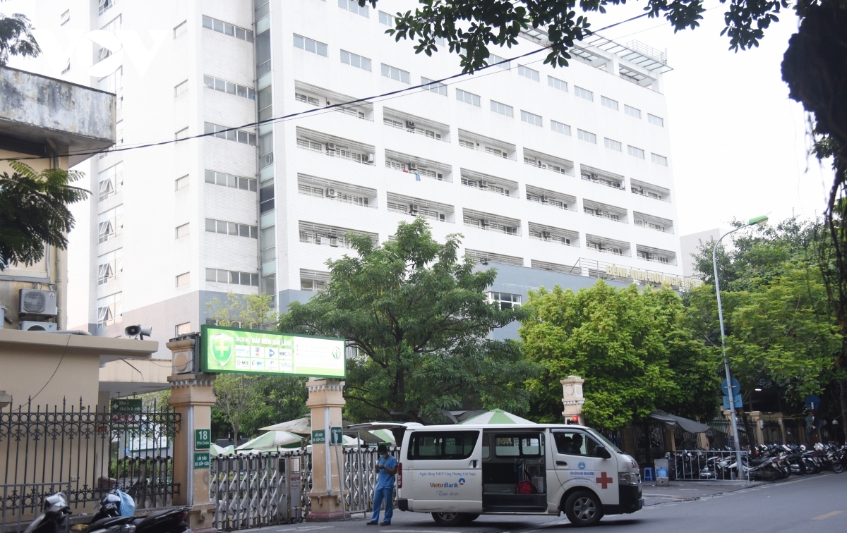 Cách ly y tế tầng 8 tòa nhà D Bệnh viện Việt Đức liên quan đến ca mắc COVID-19